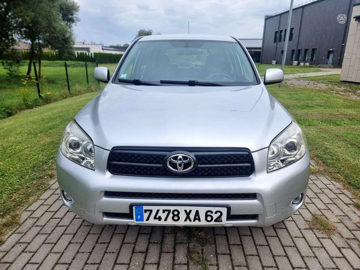 Toyota RAV4 2006 — rear view