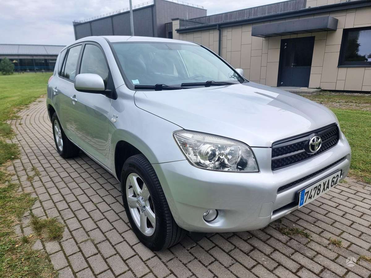 Toyota RAV4 2006 — interior