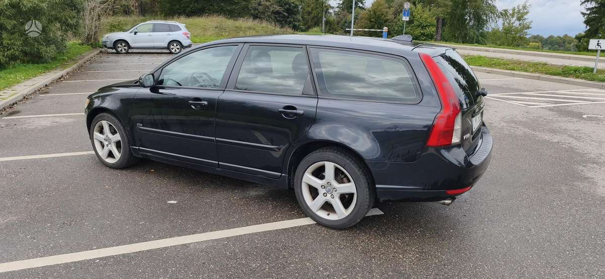 Volvo V50 2008 — rear view