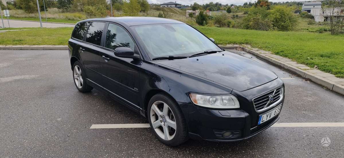 Volvo V50 2008 — interior