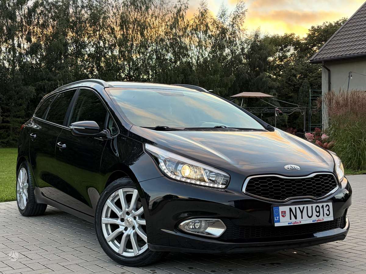 Kia Ceed 2013 — вигляд ззаду