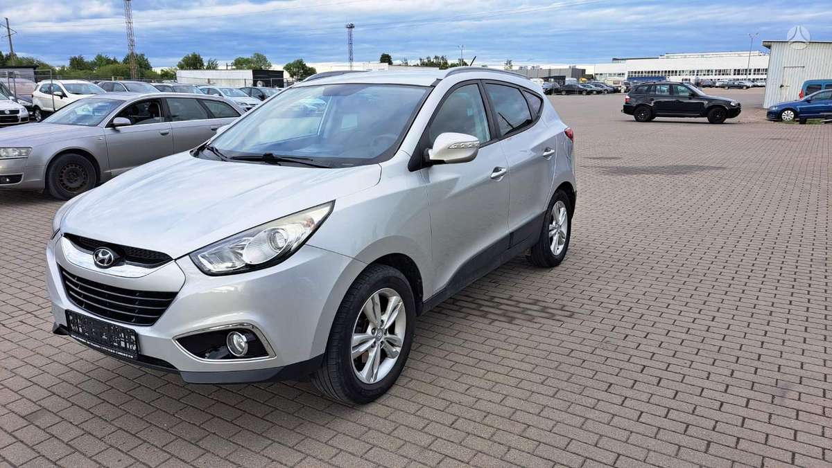 Hyundai ix35 2011 — rear view
