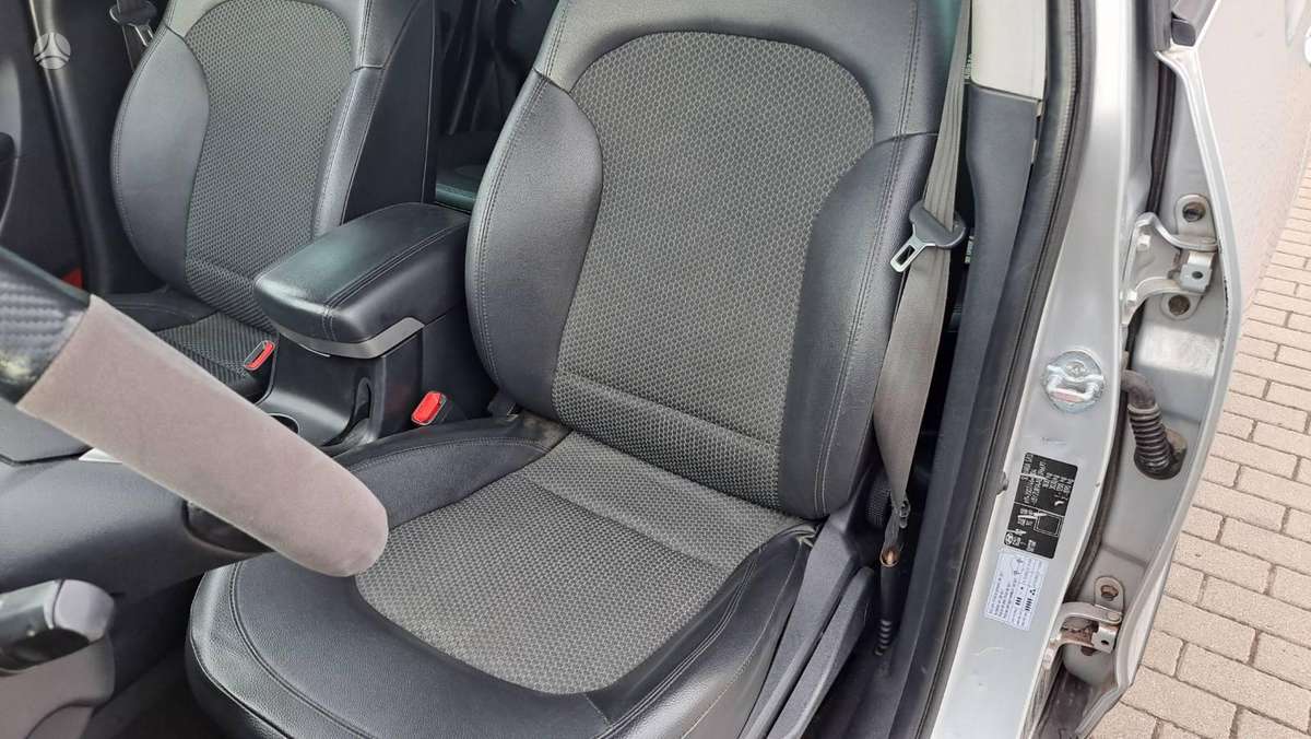 Hyundai ix35 2011 — photo 7