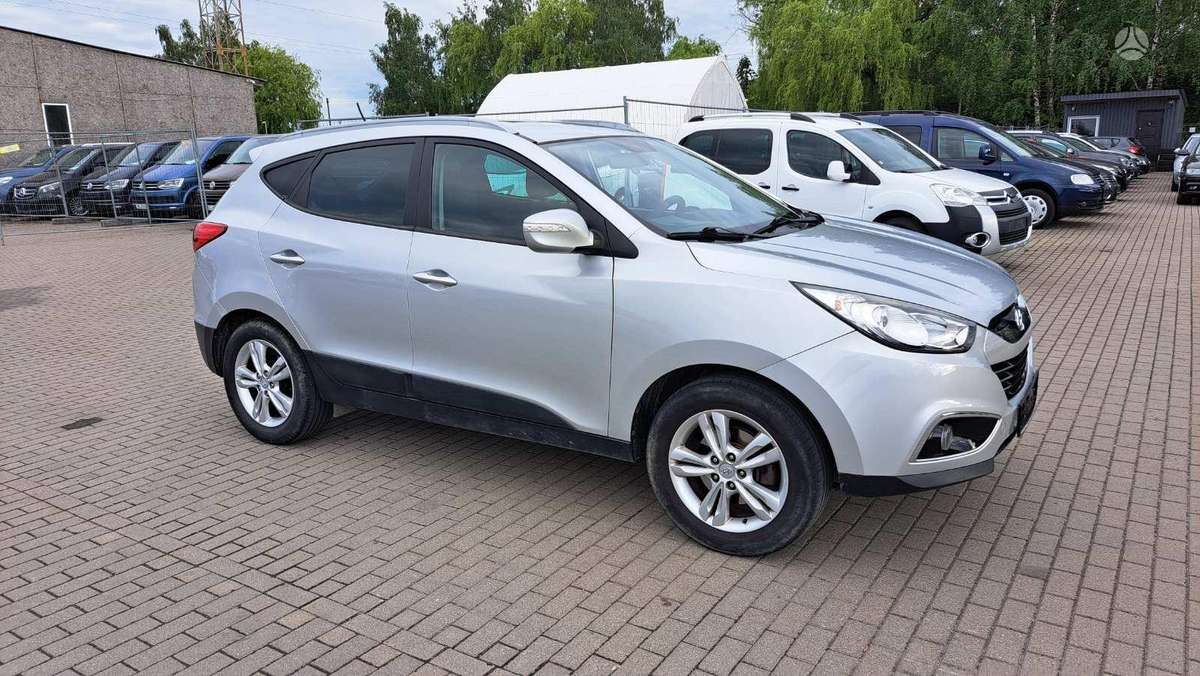 Hyundai ix35 2011 — photo 9
