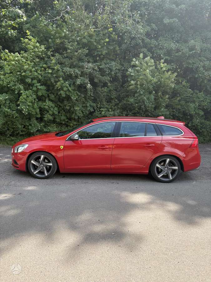 Volvo V60 2012 — салон