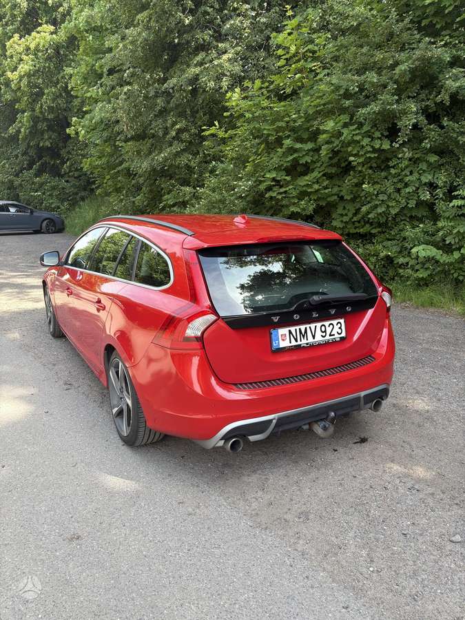 Volvo V60 2012 — двигун 1984 cm³, 163 HP (120kW)