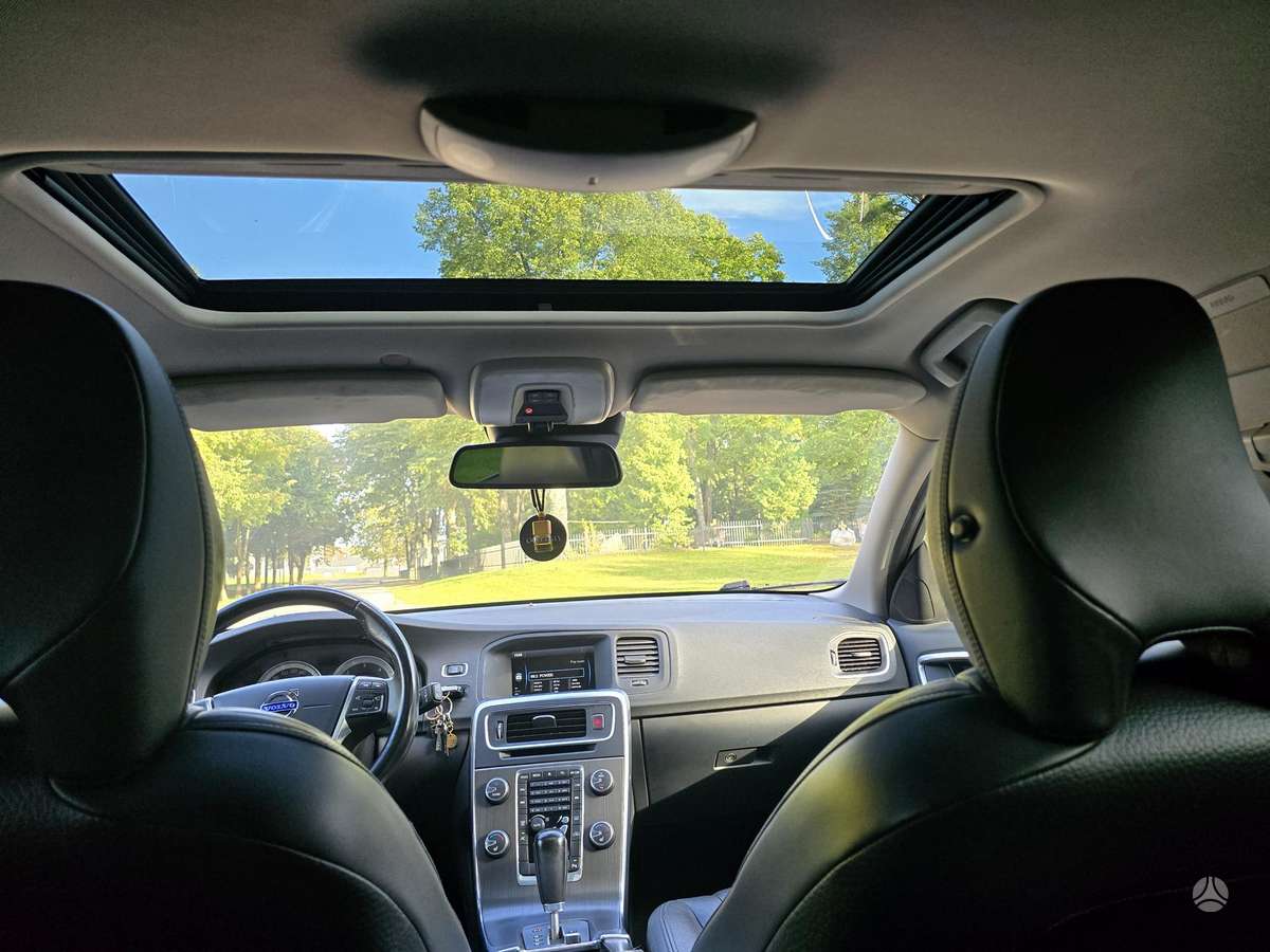 Volvo V60 2011 — photo 11