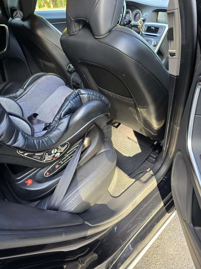 Volvo V60 2011 — photo 12