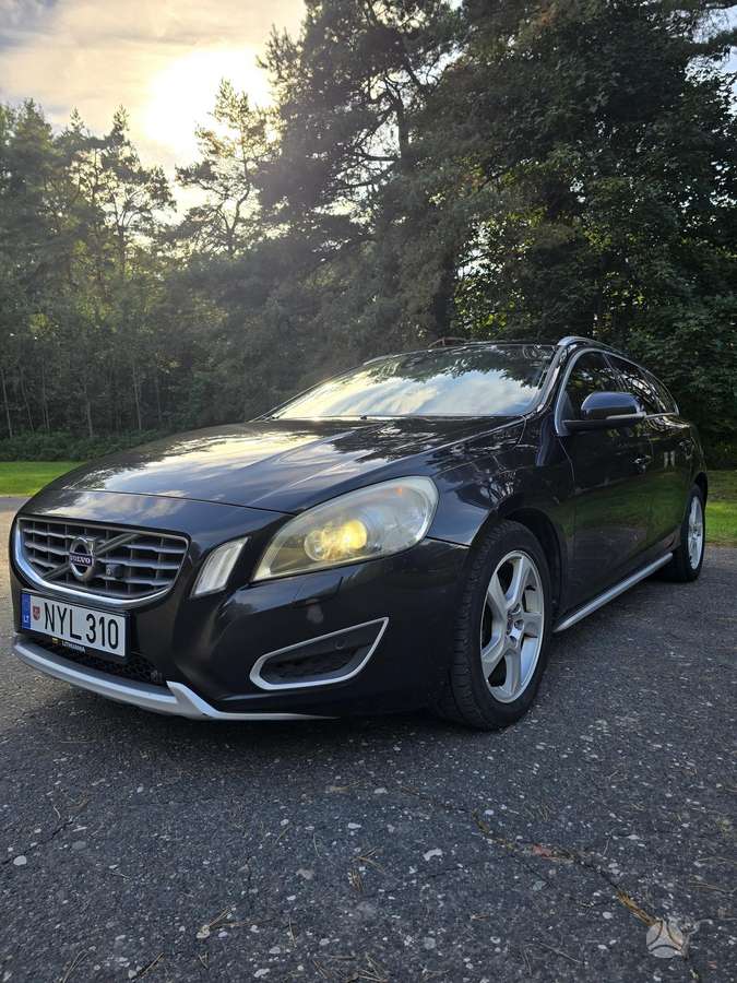 Volvo V60 2011 — rear view