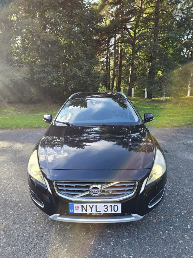 Volvo V60 2011 — interior