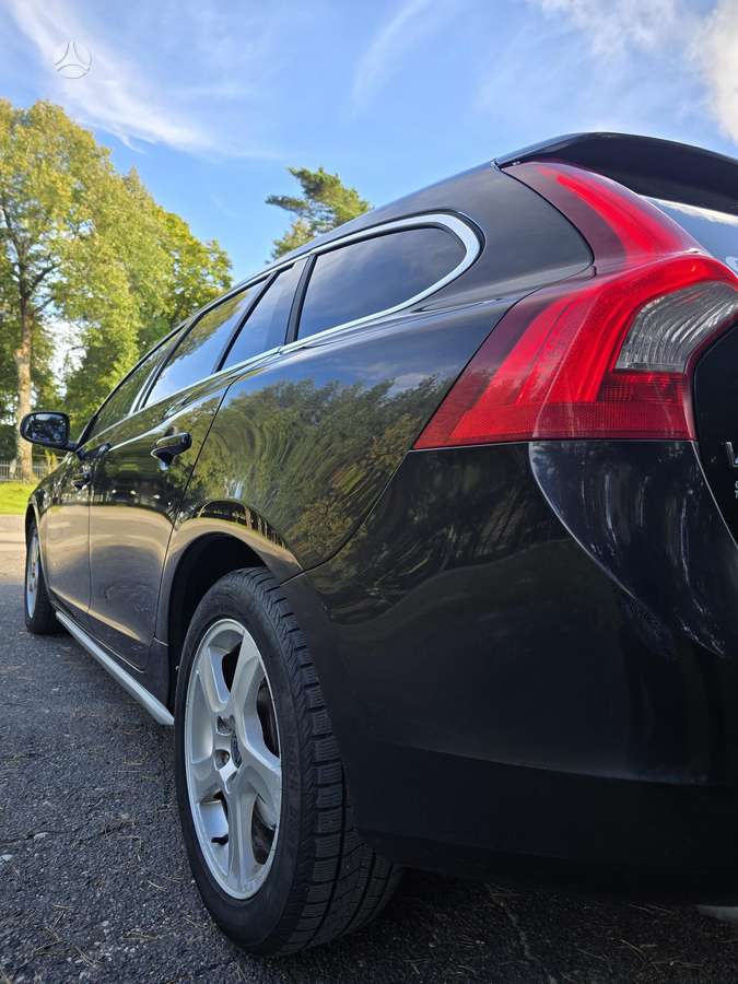 Volvo V60 2011 — engine 1984 cm³, 163 HP (120kW)