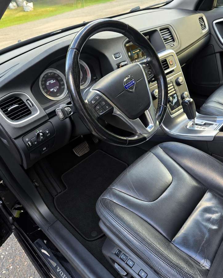 Volvo V60 2011 — photo 7