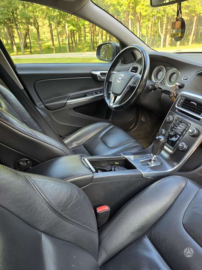 Volvo V60 2011 — photo 8