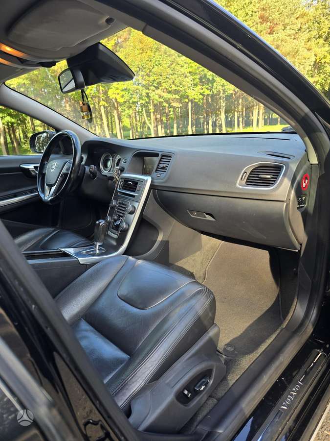 Volvo V60 2011 — photo 9