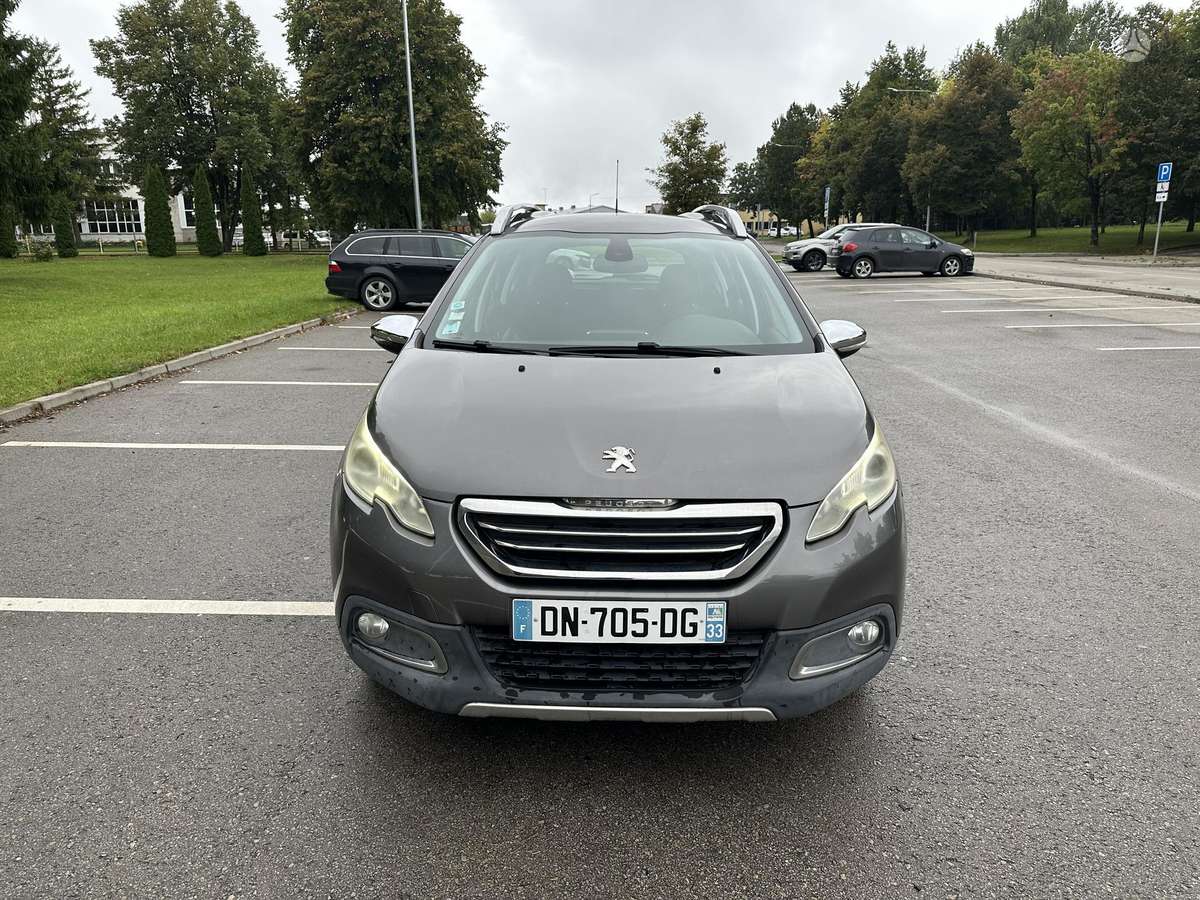 Peugeot 2008 2015 — вигляд ззаду