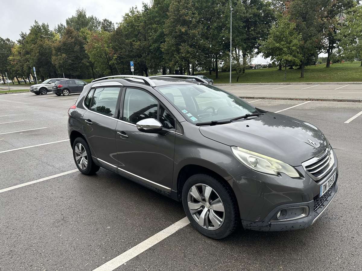 Peugeot 2008 2015 — салон