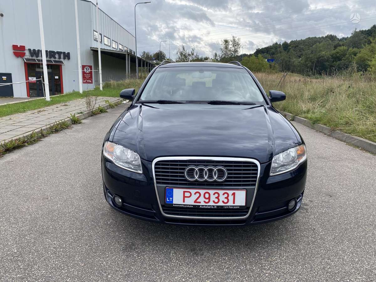Audi A4 2008 — салон