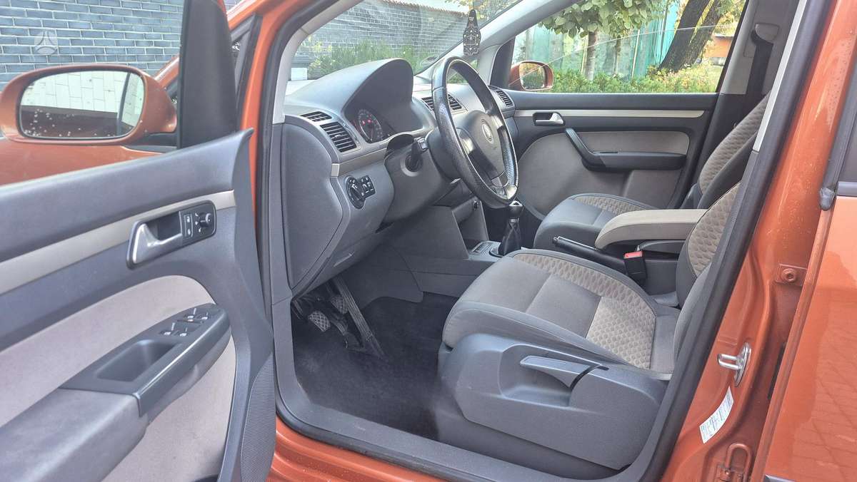 Volkswagen Touran 2007 — photo 11