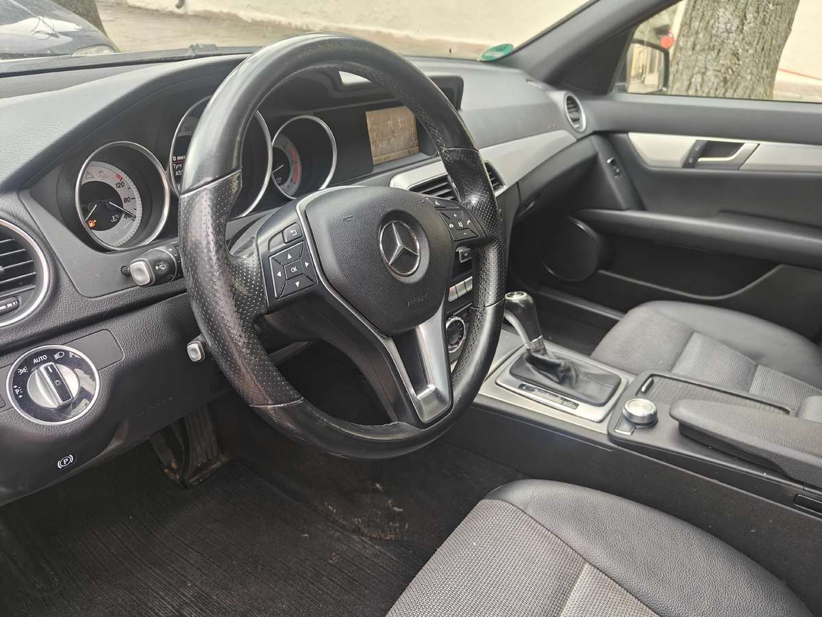 Mercedes-Benz C350 2014 — photo 11