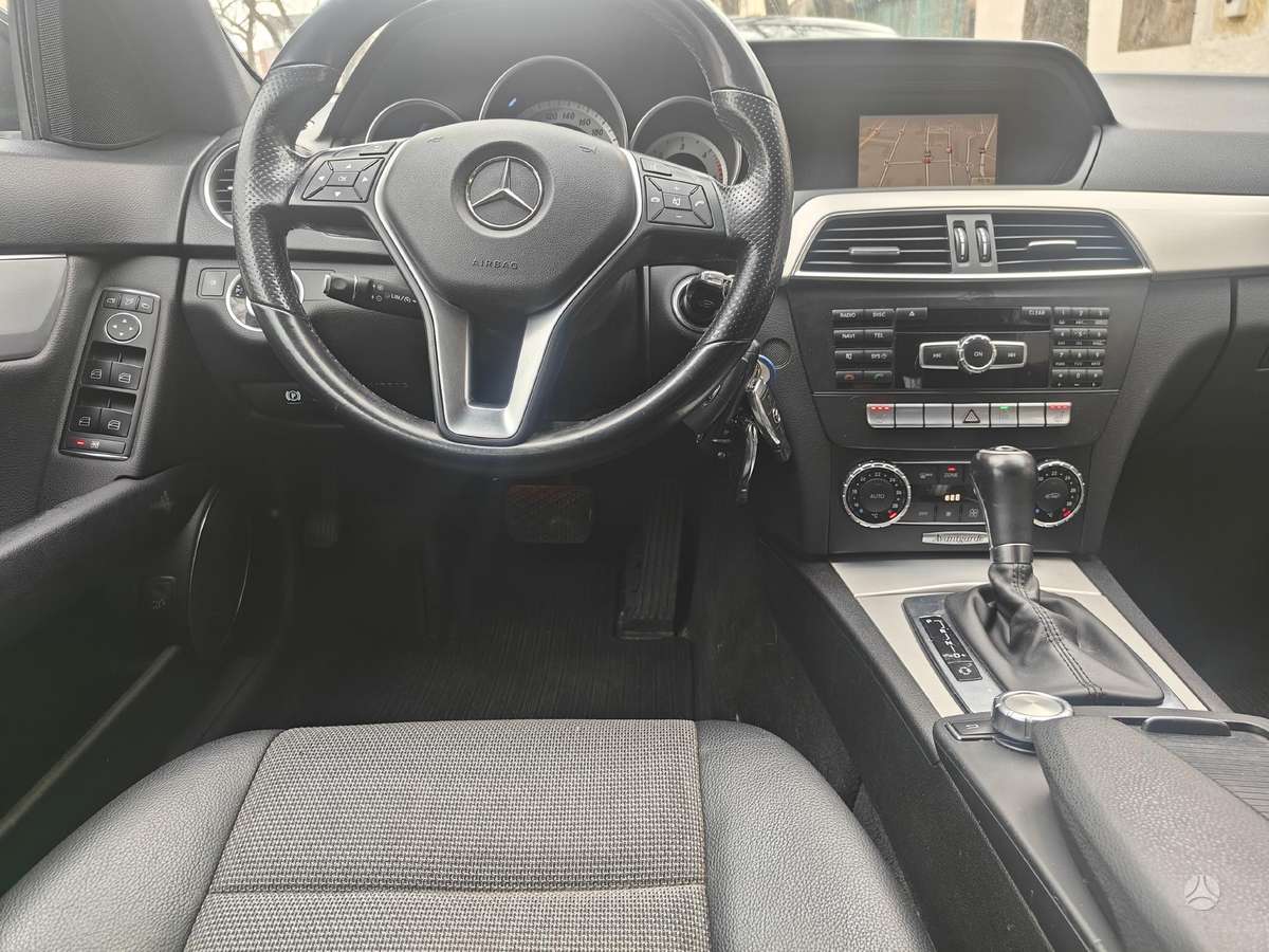 Mercedes-Benz C350 2014 — photo 12