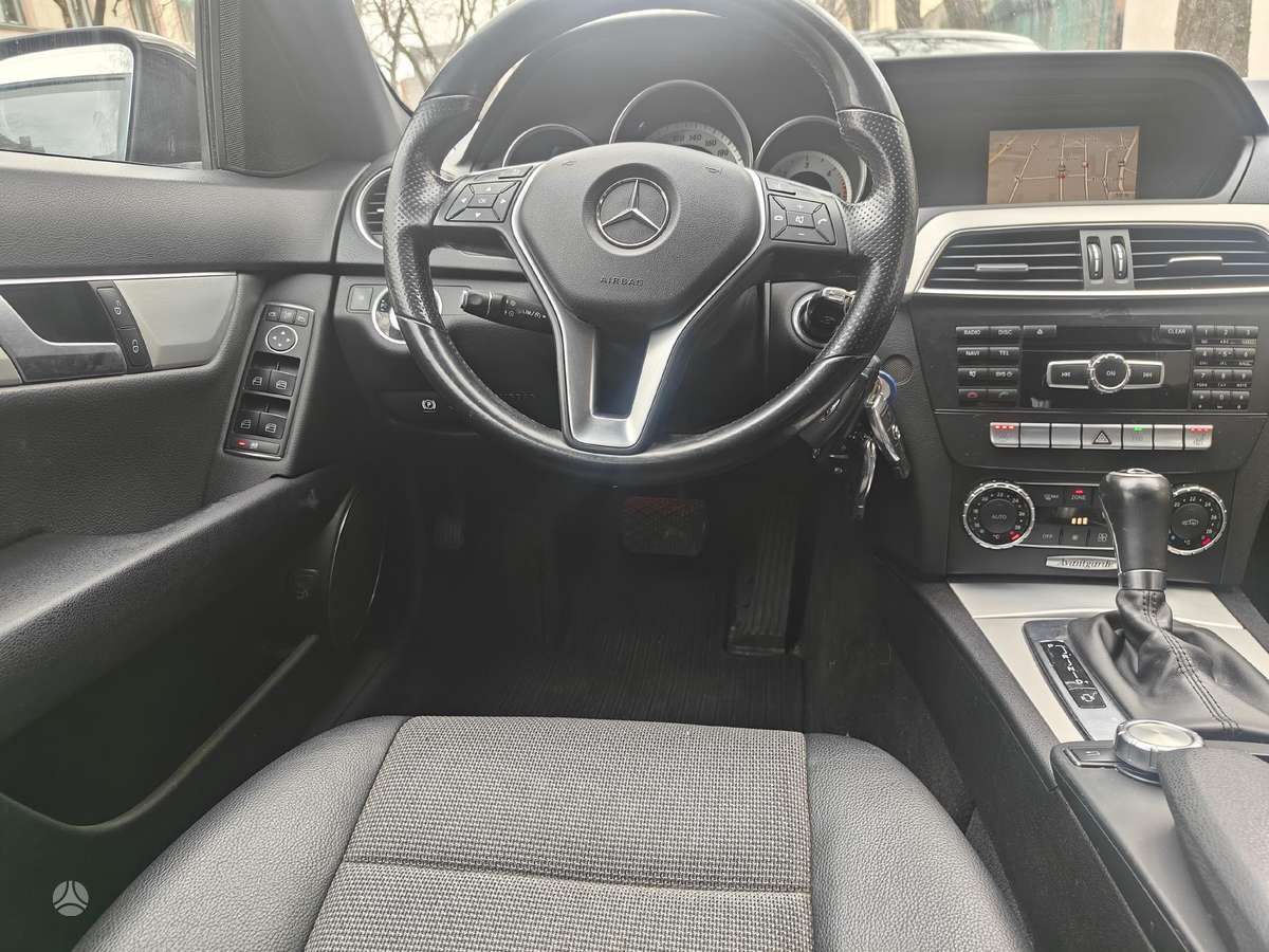Mercedes-Benz C350 2014 — photo 13