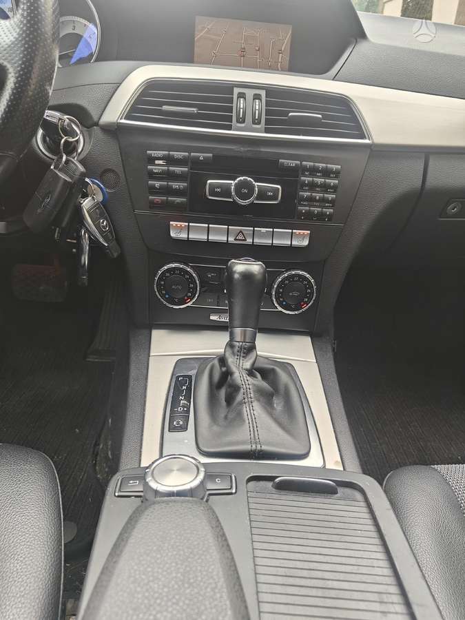 Mercedes-Benz C350 2014 — photo 15