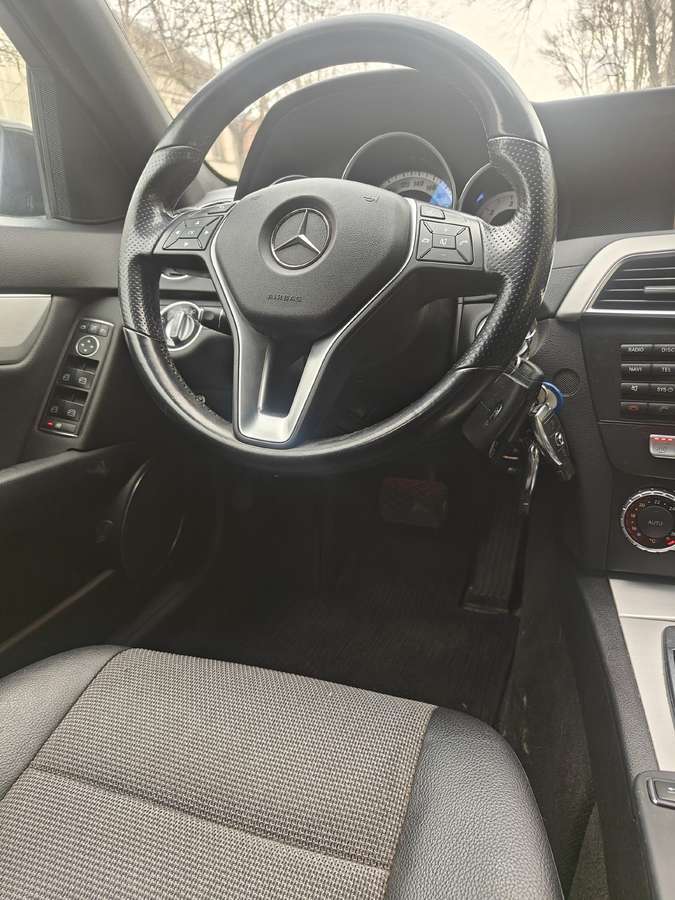 Mercedes-Benz C350 2014 — photo 16