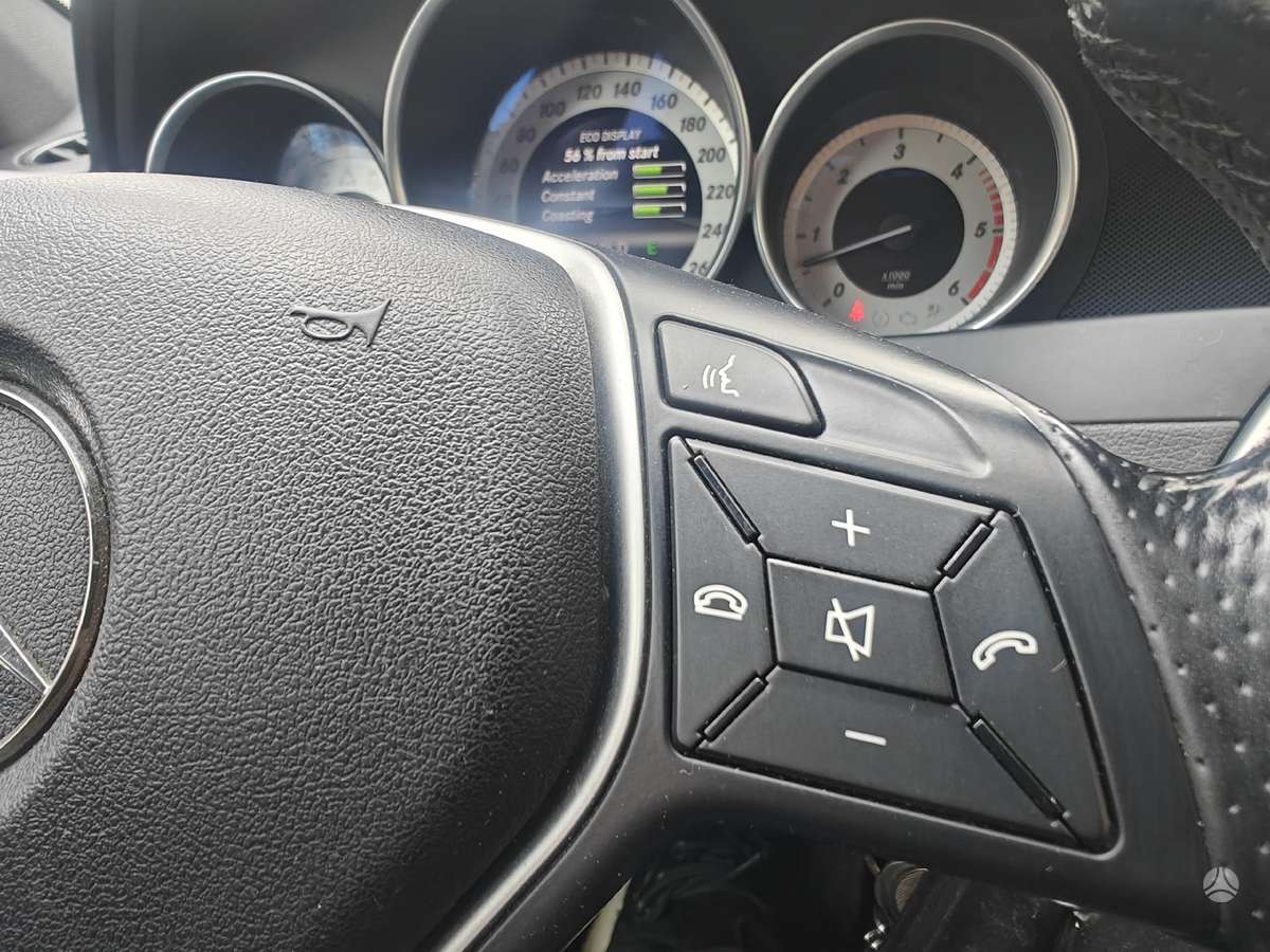 Mercedes-Benz C350 2014 — photo 17