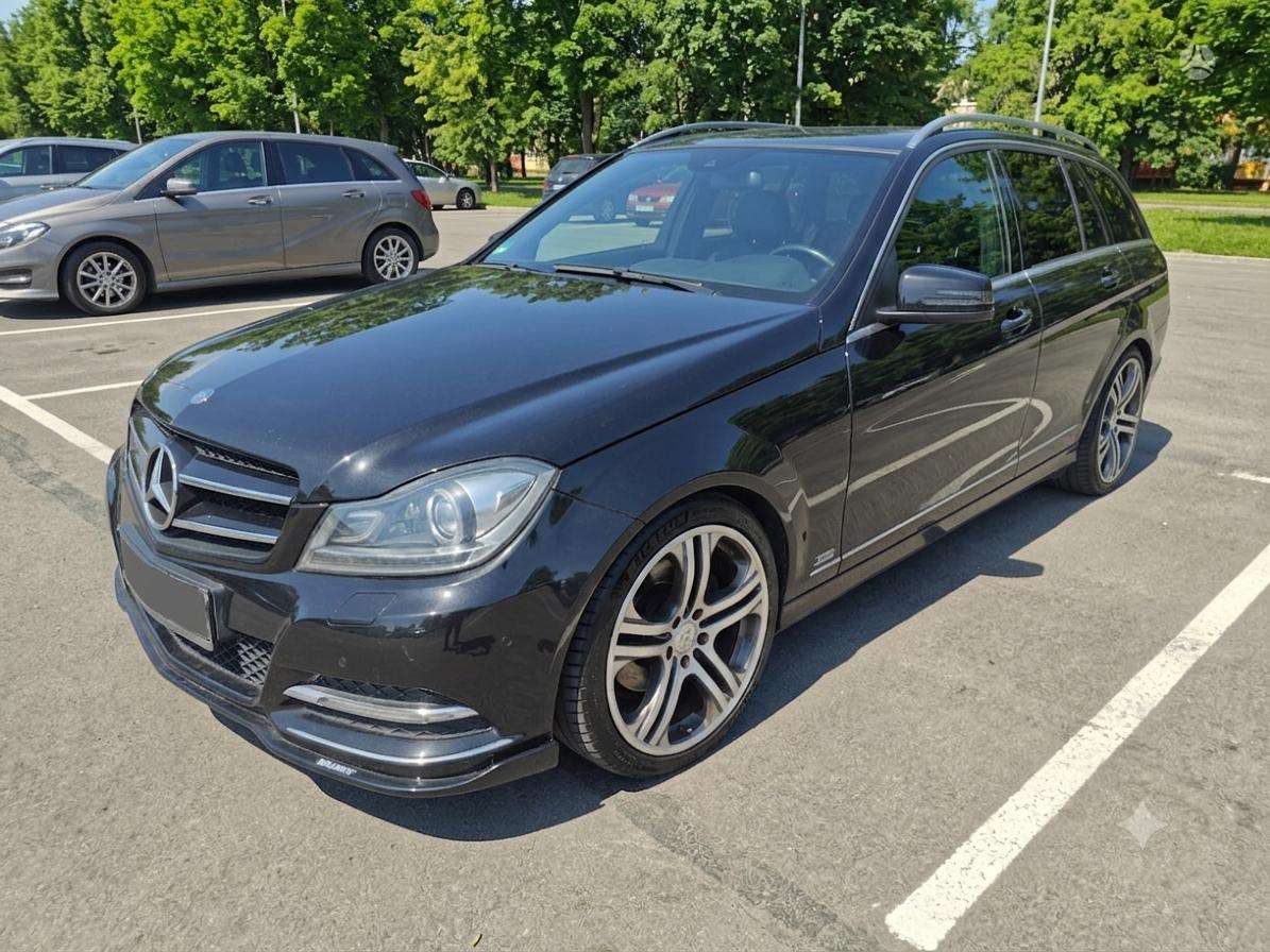 Mercedes-Benz C350 2014 — rear view