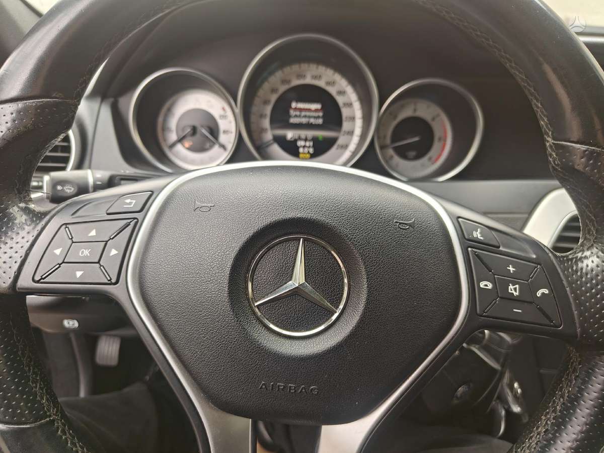 Mercedes-Benz C350 2014 — photo 8