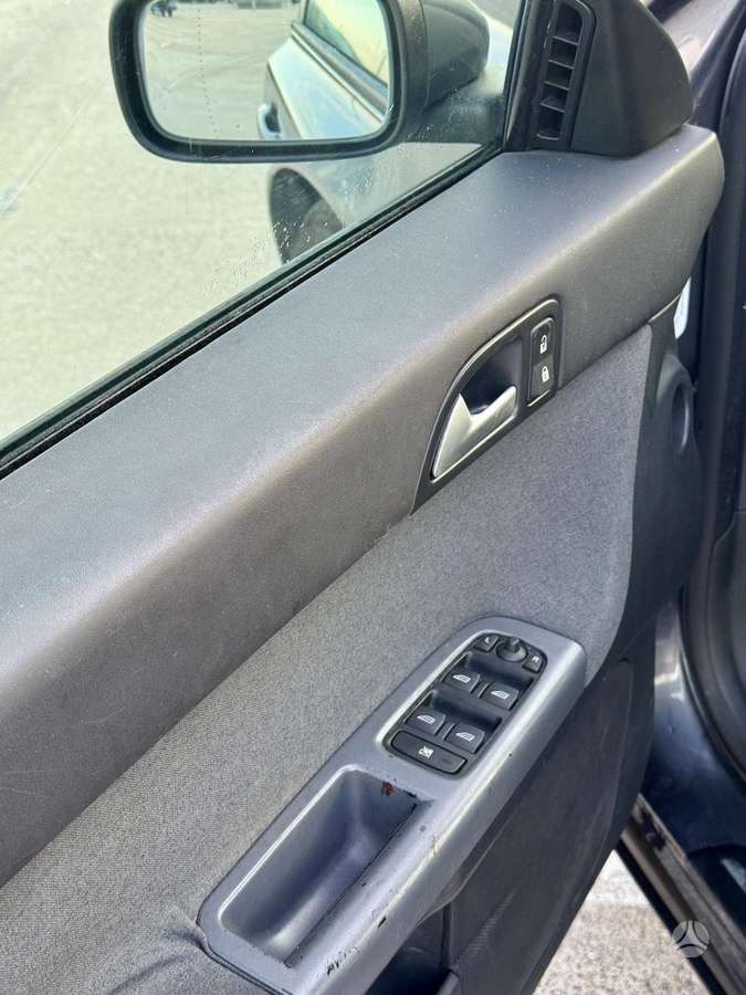 Volvo V50 2005 — photo 10