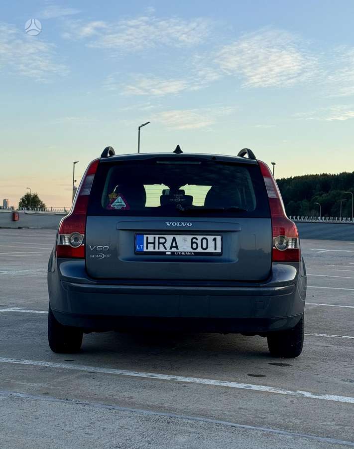 Volvo V50 2005 — rear view