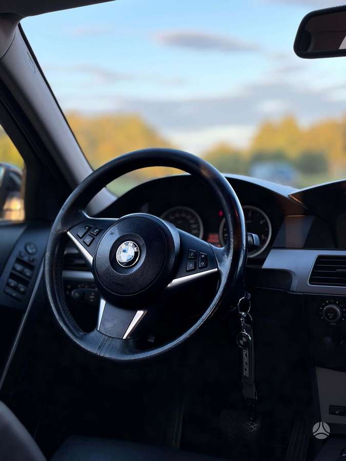BMW 525 2004 — photo 12