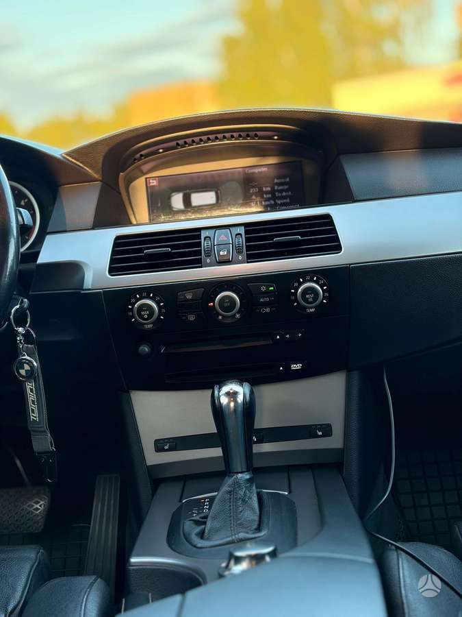 BMW 525 2004 — photo 13