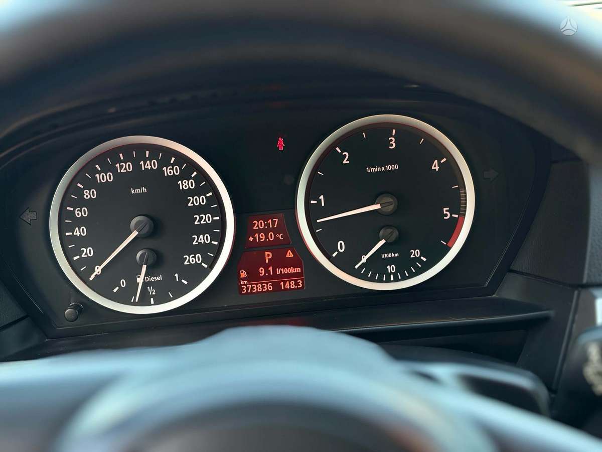 BMW 525 2004 — photo 16