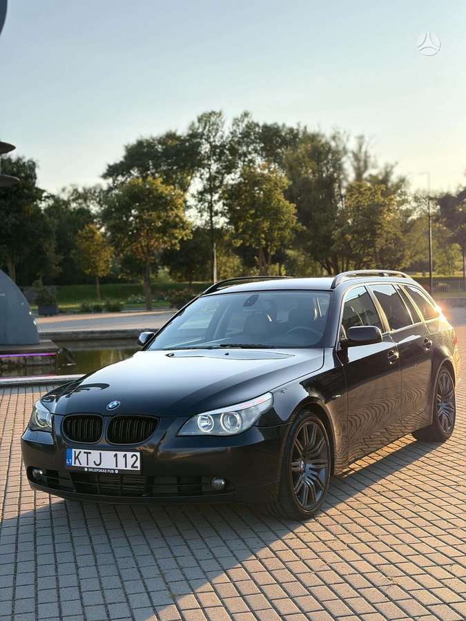 BMW 525 2004 — interior