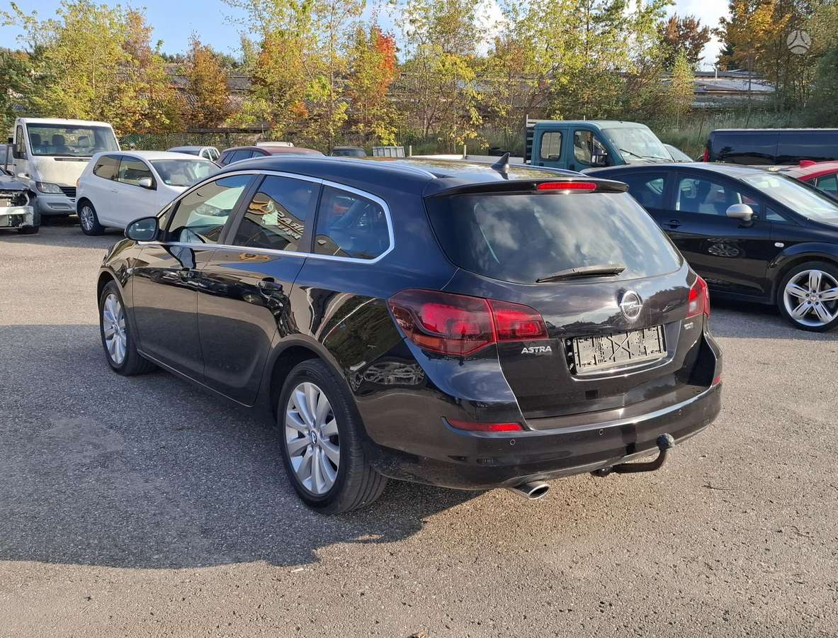 Opel Astra 2011 — двигун 1956 cm³, 160 HP (118kW)