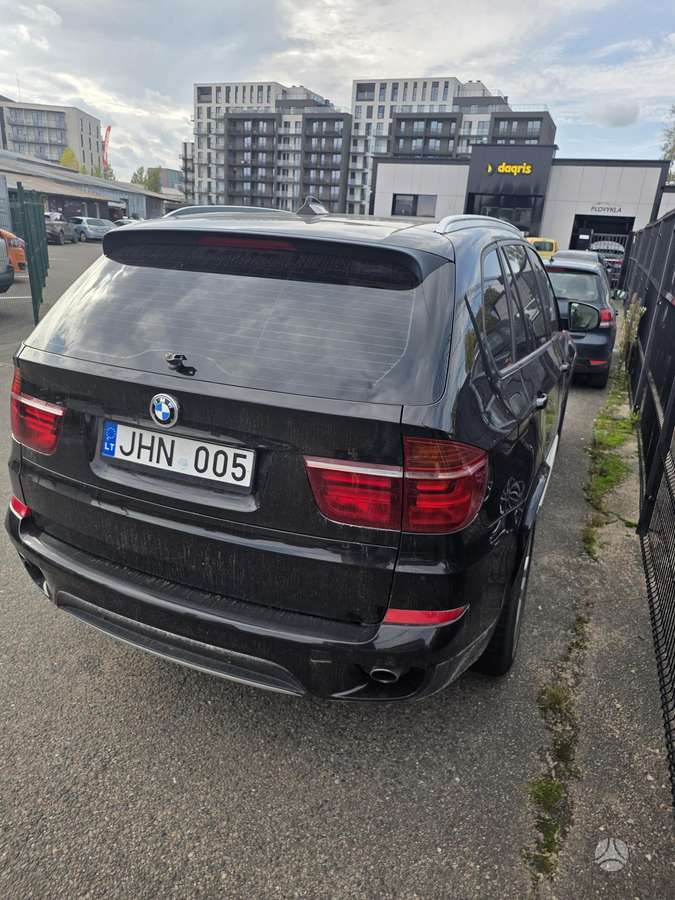 BMW X5 2008 — rear view