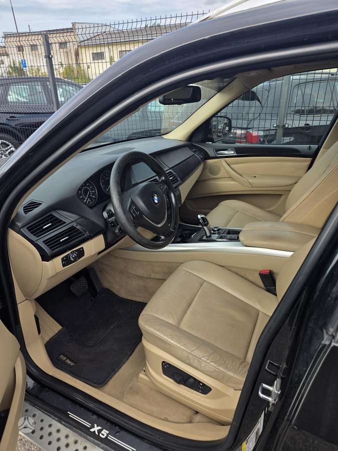 BMW X5 2008 — engine 3000 cm³, 272 HP (200kW)