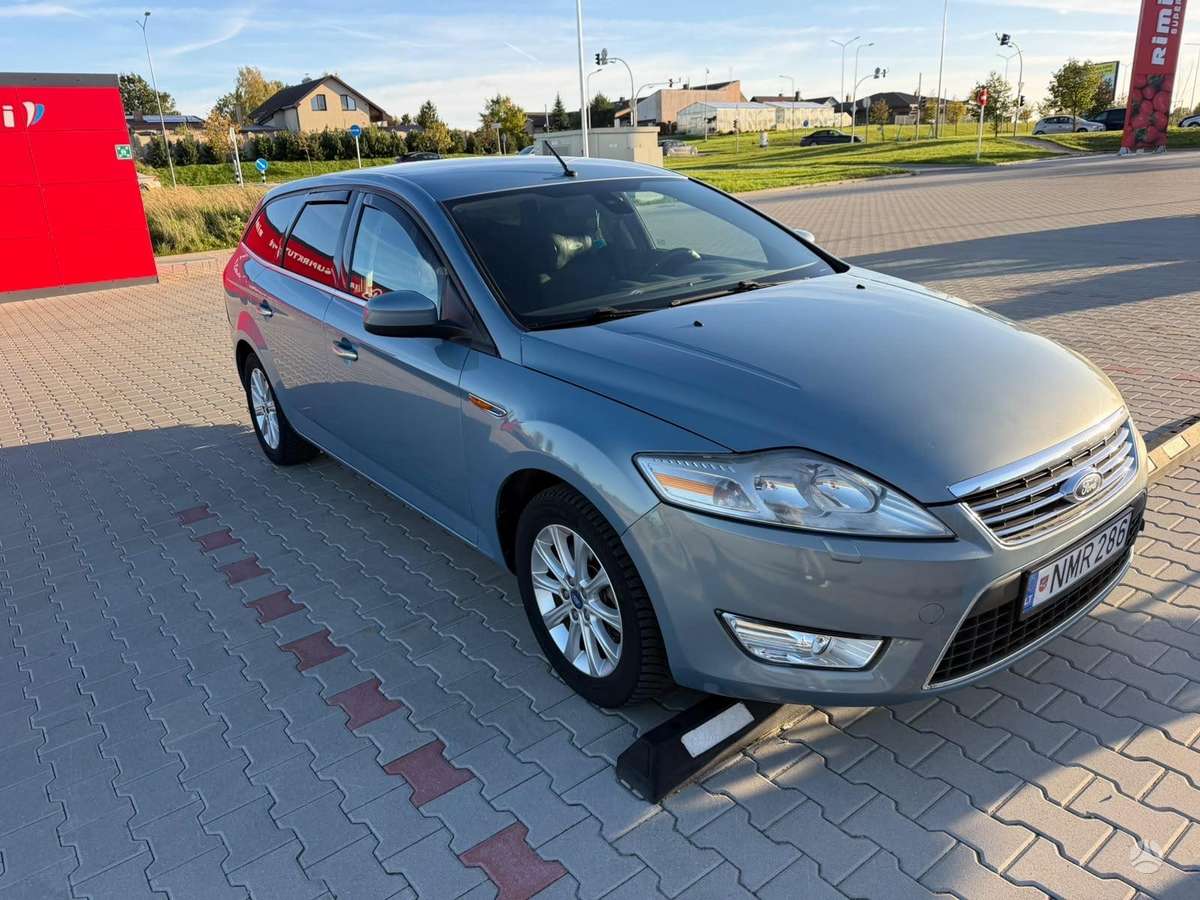 Ford Mondeo 2010 — салон