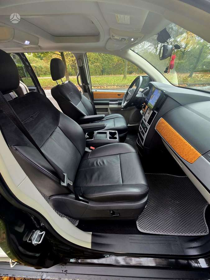 Chrysler Town 2011 — photo 44