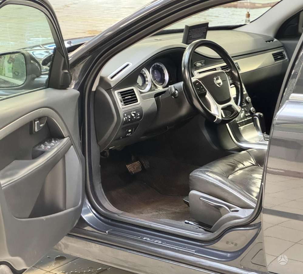 Volvo V70 2011 — photo 6