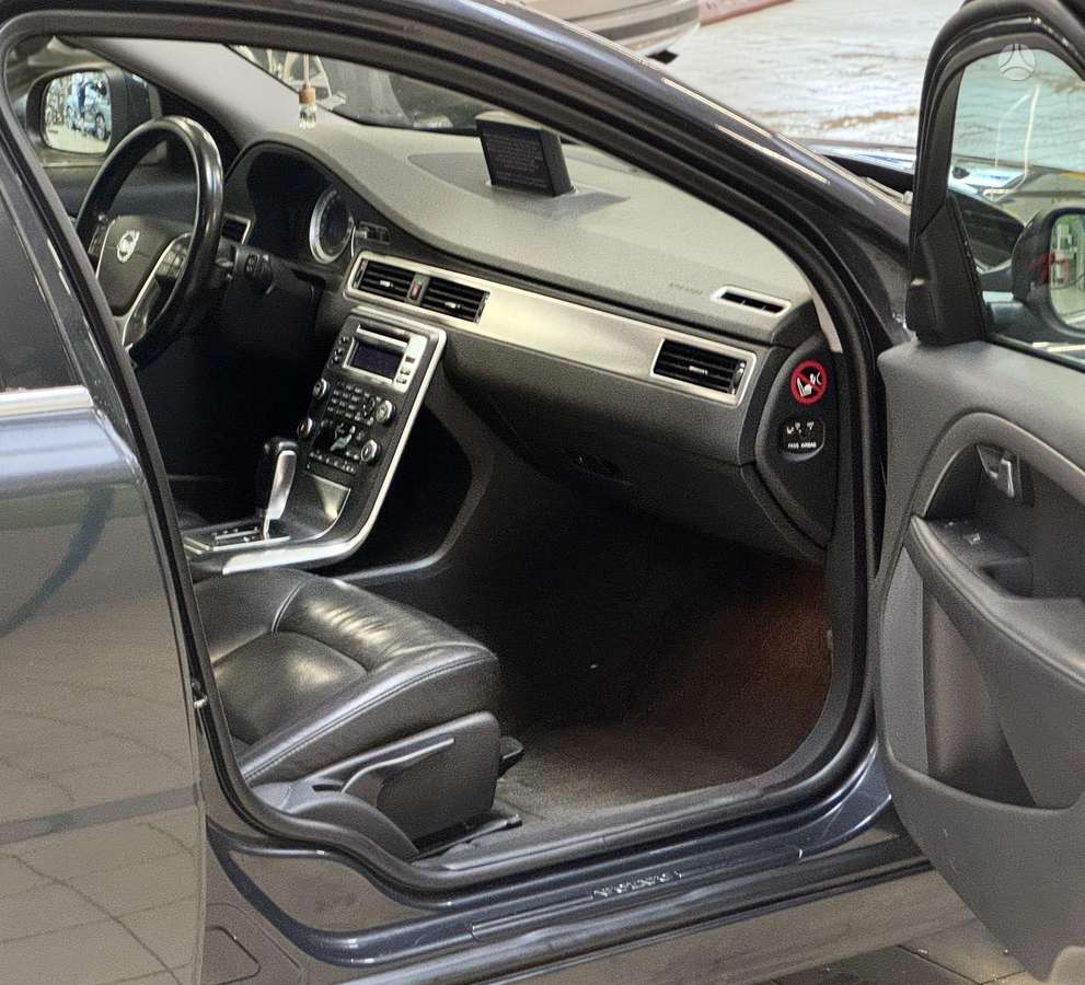 Volvo V70 2011 — photo 7
