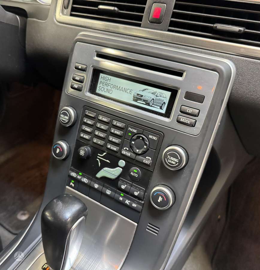Volvo V70 2011 — photo 8