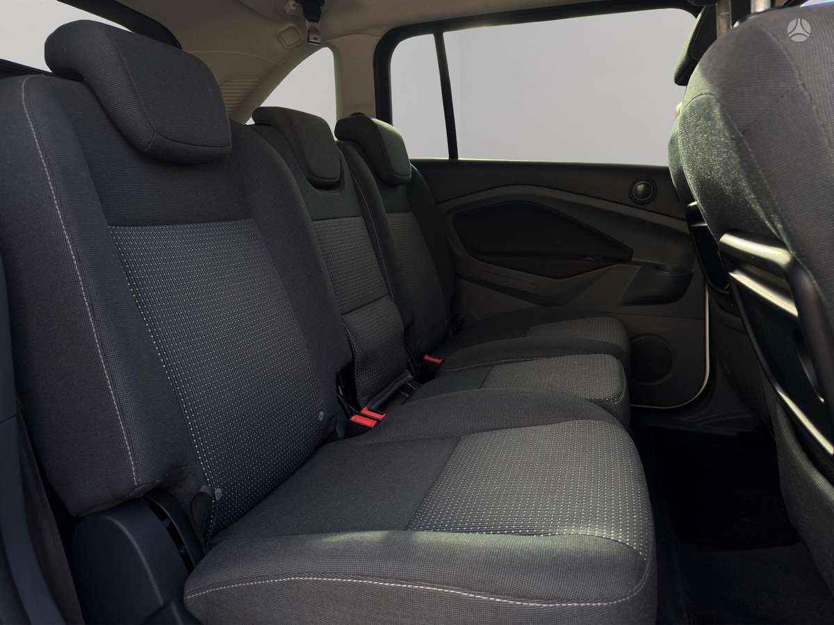 Ford Grand 2014 — photo 9
