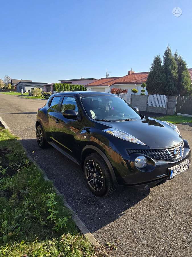 Nissan Juke 2011 — салон