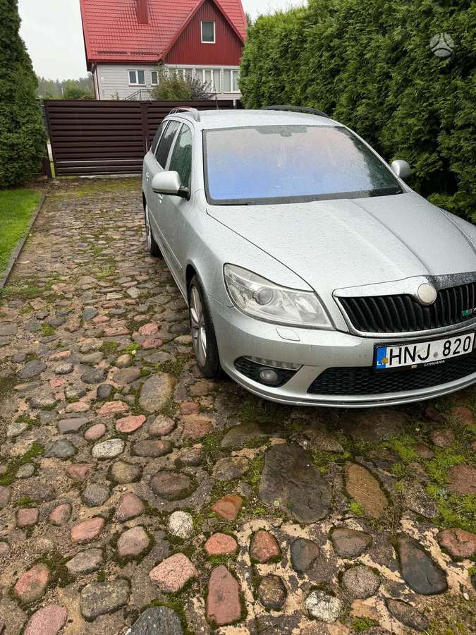 Skoda Octavia 2010 — салон