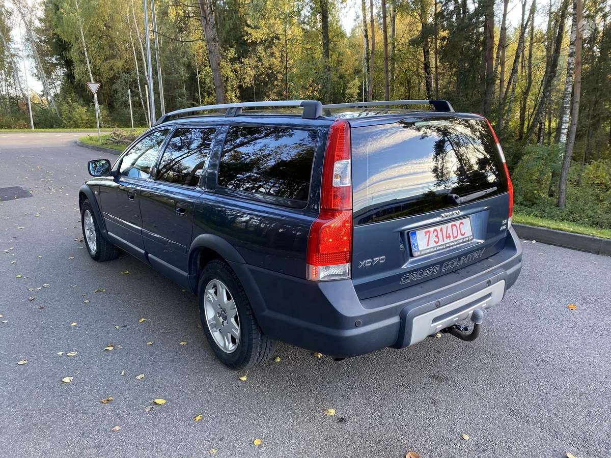 Volvo XC70 2005 — interior