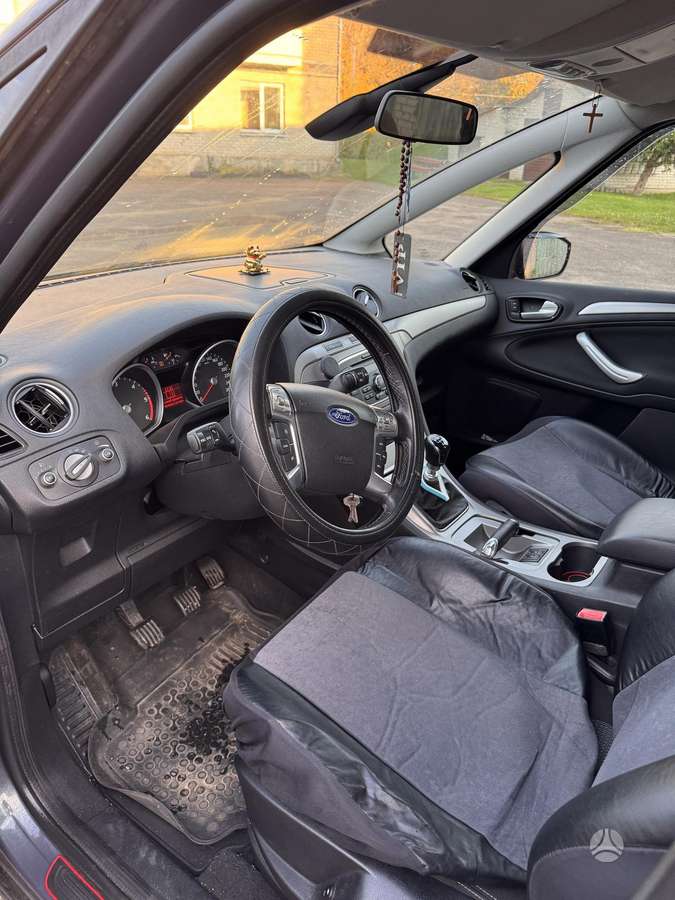 Ford S-MAX 2011 — photo 10