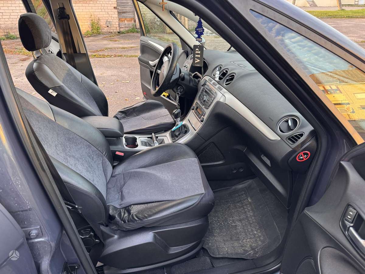 Ford S-MAX 2011 — photo 13